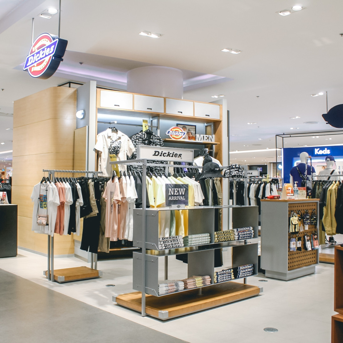 Champion shop outlet central world